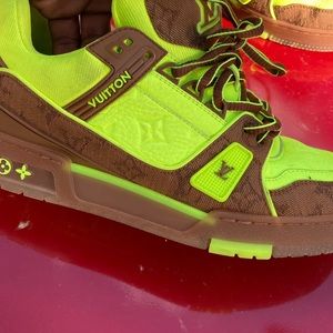 Louis Vuitton | Street Style Leather Logo Sneakers
[ 2021-22FW ][